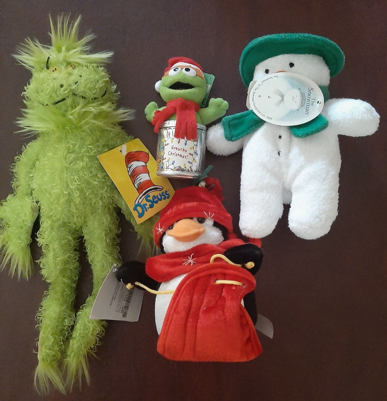 Christmas Assortment: 11 in Grinch, 7 in Snowman, 7 in Penguin + 5 in Oscar