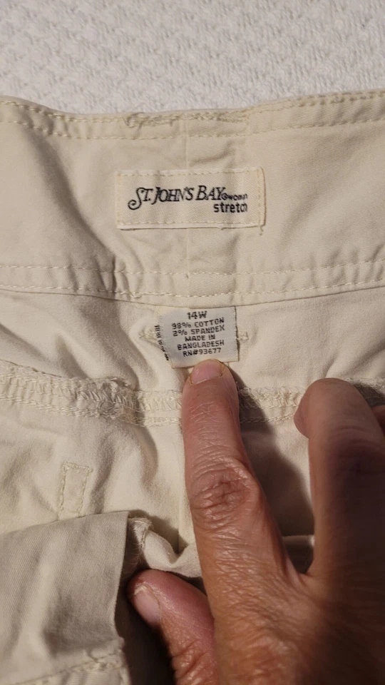 ST John's Bay Stretch Off White High Rise Cargo Style Shorts WMNS SZ 14W - Image 3 of 4