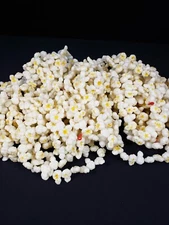 VINTAGE PLASTIC BLOW MOLD BUTTERED POPCORN CHRISTMAS TREE GARLAND 49'