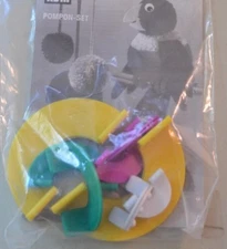 Prym POM-POM MAKER KIT - Makes 4 Sizes - Knit & Crochet Embellishment