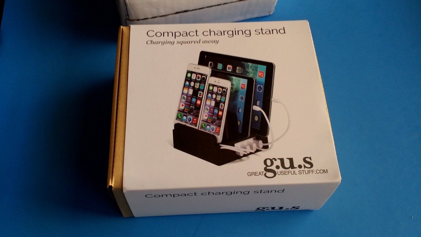Compact G.U.S Charging Station with Detachable Multi-Port USB Hub