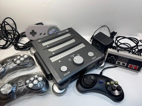 [PARTS] Hyperkin RETRON 3 CONSOLE w/ Unused Wireless (2), 3 standard controllers
