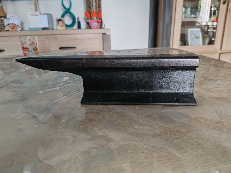 petit ENCLUME ANCIENNE Faite Sur RAIL De CHEMIN DE FER A Saisir  - Photo 2/4