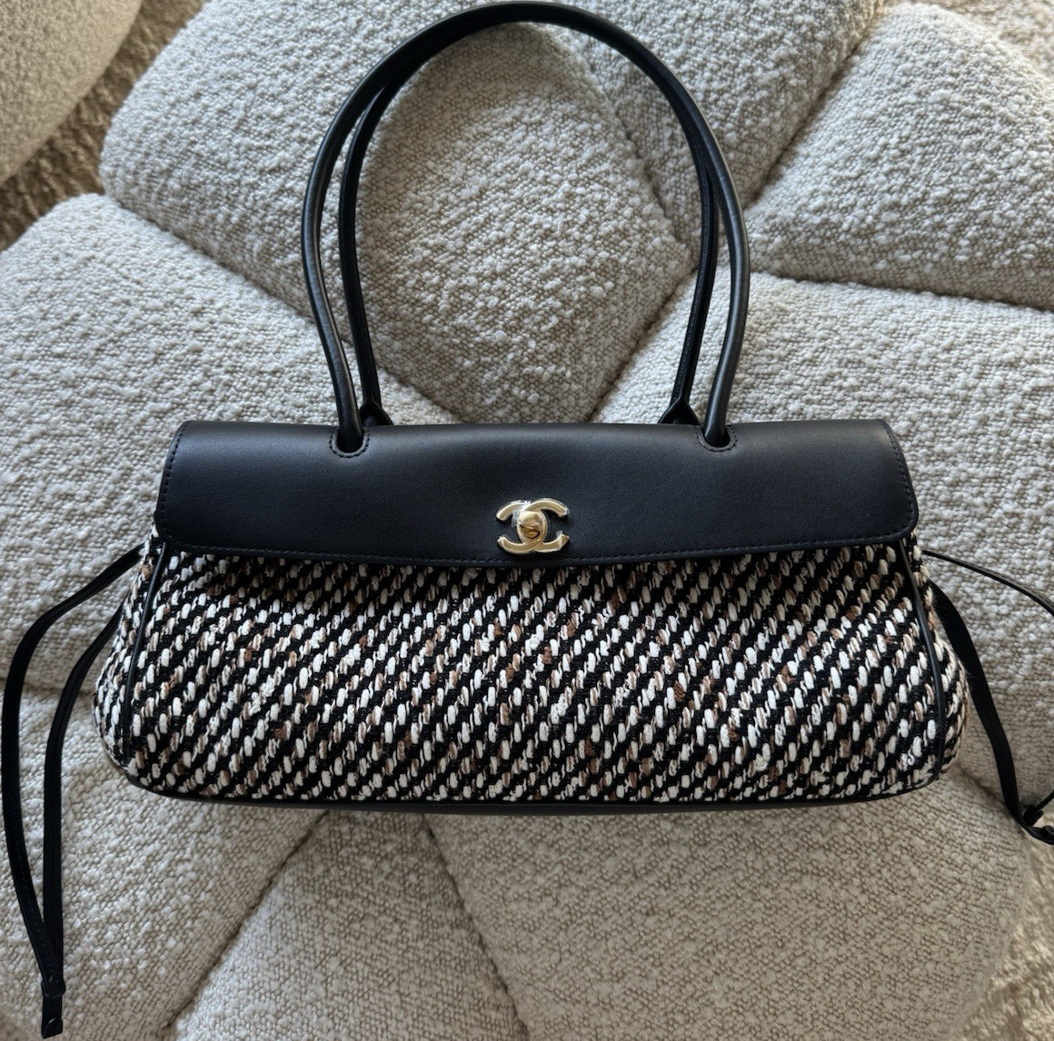 CHANEL 26S Blazy “Urban Essential” Tweed Quilted Houndstooth East