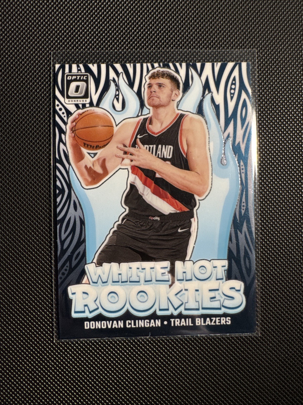 2024-25 Panini Donruss Optic - White Hot Rookies Donovan Clingan #11 (RC)