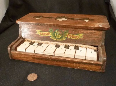 old toy piano