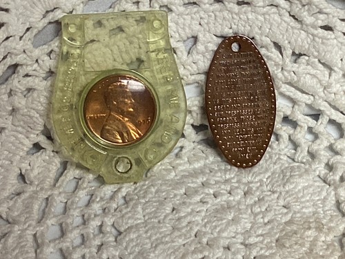 Vintage Kupfer Pennies - 1 in Kunststoff eingefasst Schlüsselanhänger & 1 abgeflacht "Vaterunser"