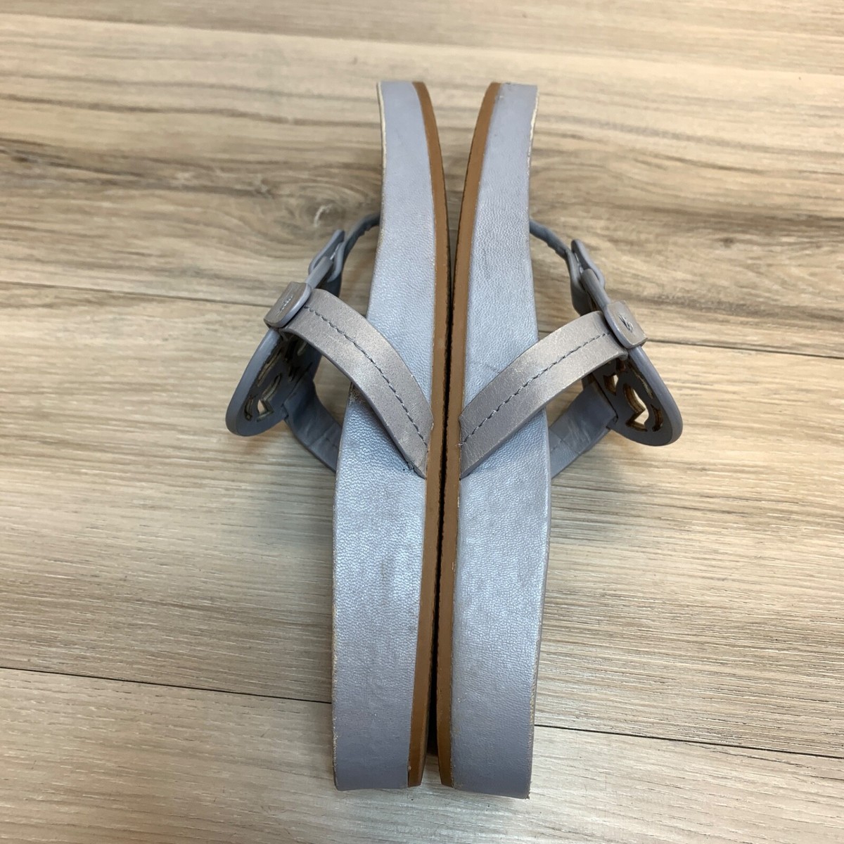 Tory Burch 24AW サンダル・ミュール グレー系 Leather flip flops Tory Burch Grey size 39 EU in Leather