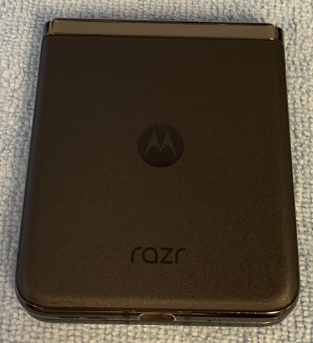 Motorola Razr Plus 2023 Black 256GB (For Unknown Carrier) - Photo 3 sur 3
