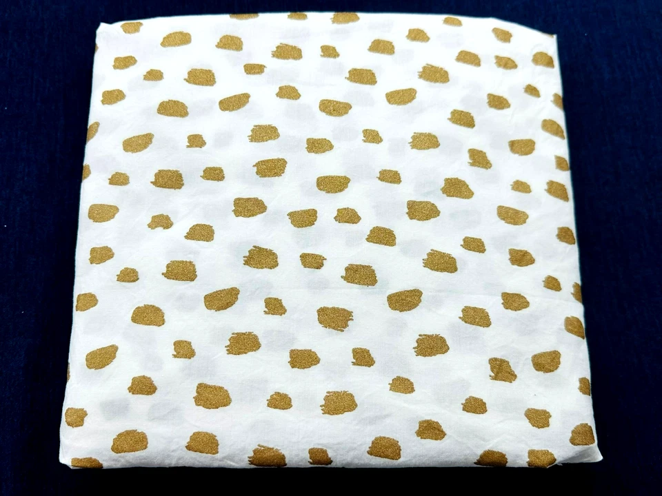 Sábana ajustable Pottery Barn Kids moderna para cuna de bebé puntos dorados 100 % orgánica Foto 2 de 4