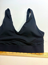 Fabletics Black Solid Sports Bra M Wireless Pullover Adjustable Straps Logo