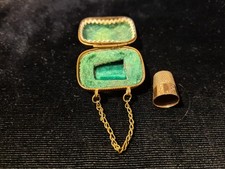 Antique 14K Gold Sewing Thimble with beautiful case - size 7