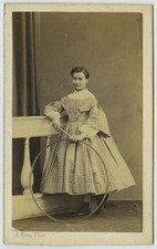 CDV 1860 A. Ken. Jeune fille au cerceau. Isabelle de Bourbon-Busset. Noblesse.