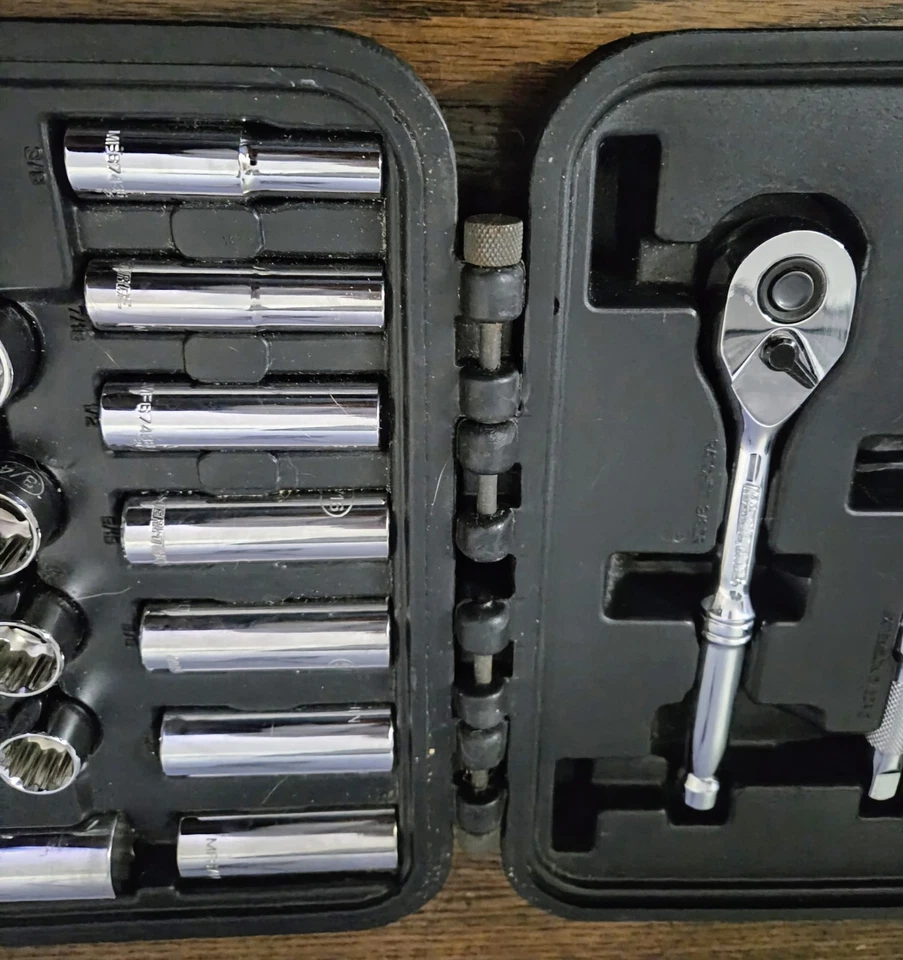 Masterforce socket and ratchet 21 pc. 3/8" set  hard plastic case used/complete - Image 3 of 3