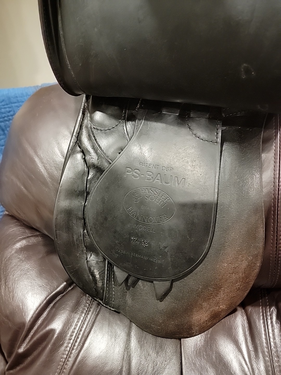 17” Black Passier PS Baum VSD Dressage Saddle Medium tree short billets Longflap