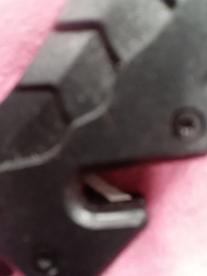 Cuchillo táctico Black Ops de seis pulgadas con cuerda y cortador de línea de pesca Foto 4 de 4