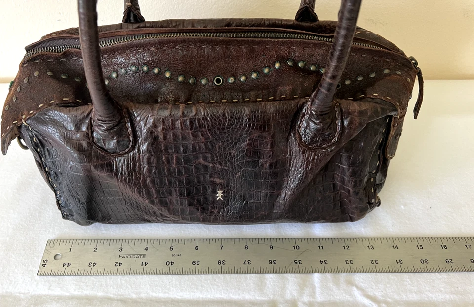 Bolso de cuero HENRY BEGUELIN marrón chocolate envejecido cocodrilo en relieve. Foto 3 de 4