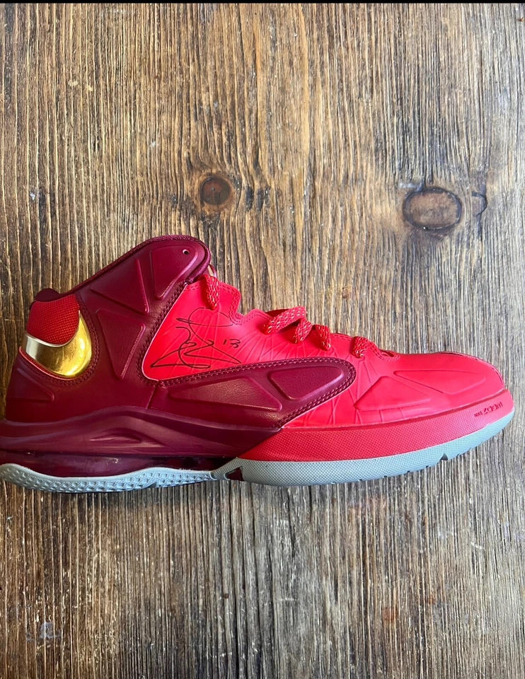 LeBron James Rare/ Unreleased NBA Finals 2013 PE Shoe Signed Mike Miller/Beckett - Image 2 of 4