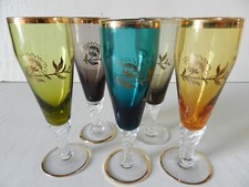 LOT de 5 BEAUX VERRES à PIED VINTAGE de COULEUR à DÉCOR de FLEURS OR