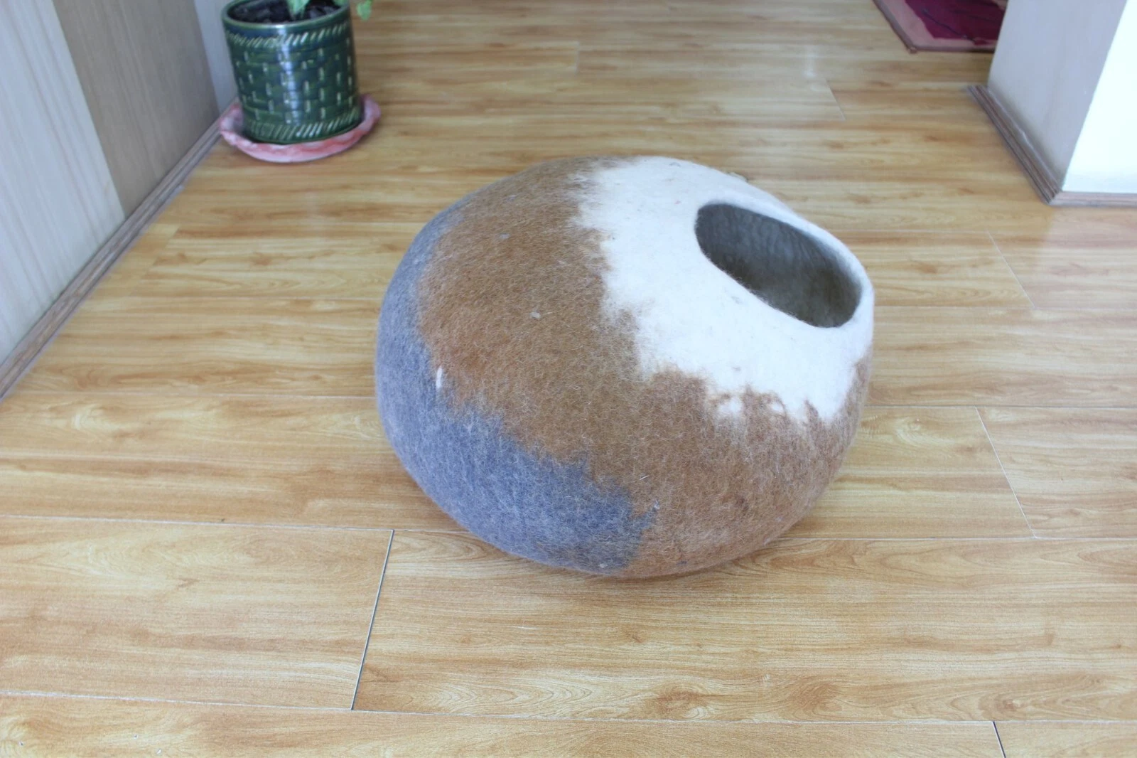 Round Felt Cat Cave| Cat Cocoon| Soft And Warm Wool Pet Bed For Your Beloved Pet