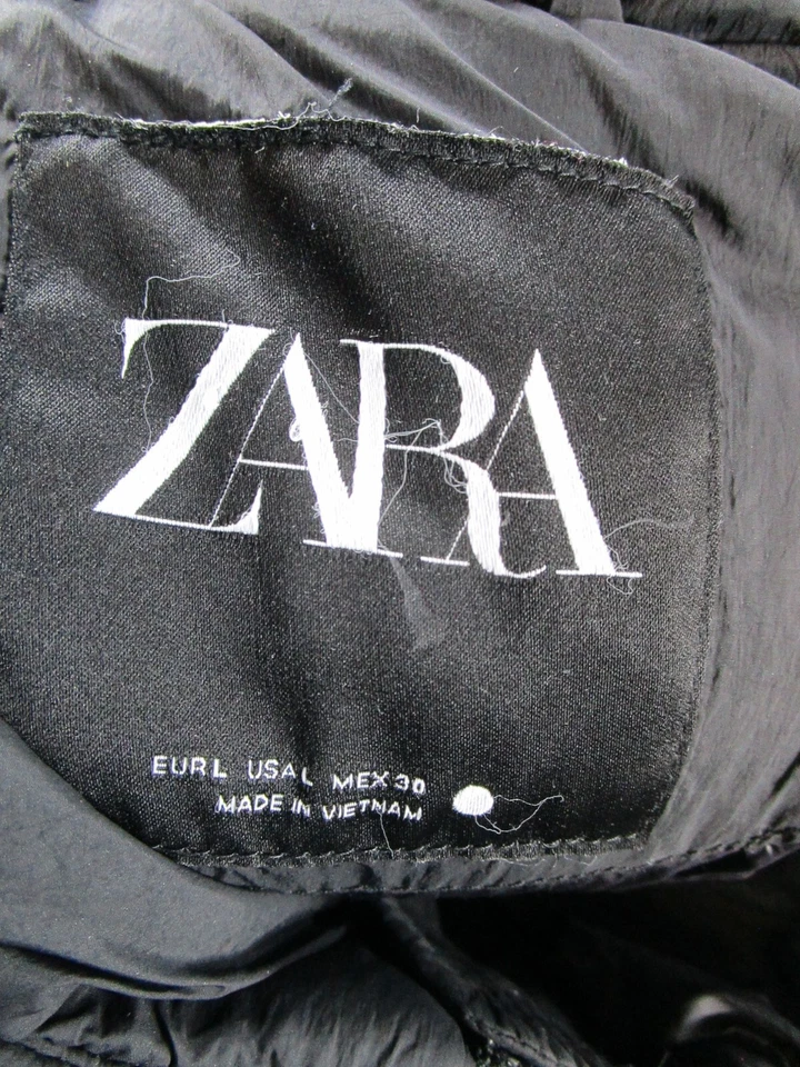 Chaqueta Zara para mujer grande negra aislada acolchada Parka * Foto 4 de 4