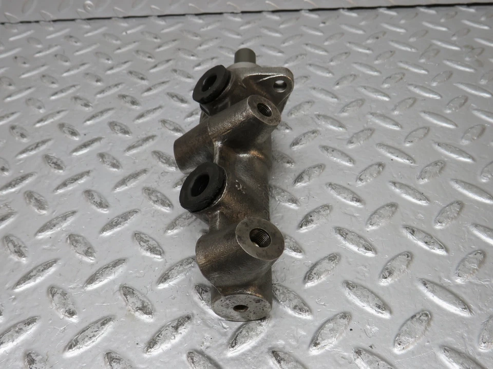 ⚙32139⚙ Mercedes-Benz W123 230E Brake Master Cylinder Bendix - Image 4 of 4