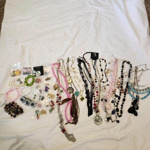 Lot of 3 pounds Costume Jewelry Vintage Now Necklaces bracelets earrings J112