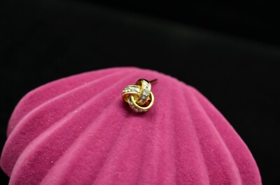 Einzelner Ohrstecker 14 Karat Gelbgold Love Knot Design mit Diamanten - nur einer