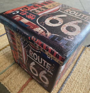 Gepolsterter Sitzwürfel Hocker Route 66 mehrfarbig 37x37x37cm