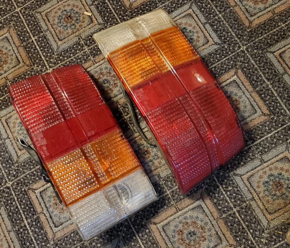 1977-79 Mazda 323 GLC Hatchback Familia 4 LH/RH Taillight Lenses W/Broken Housin - Image 3 of 4