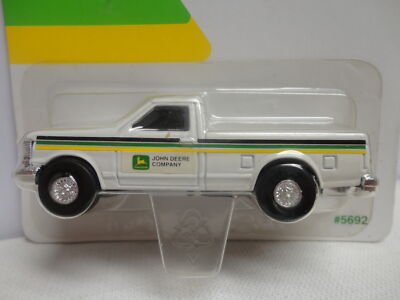 Ertl JOHN DEERE 4WD PICKUP White JD w/RR 1:64 scale