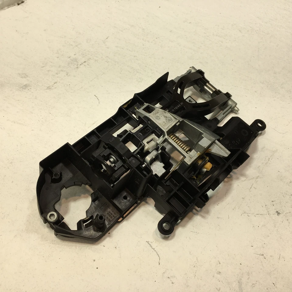 Soporte base manija puerta conductor trasero izquierdo bmw 550i xDrive 2011-2016 OEM Foto 4 de 4