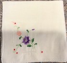 VINTAGE LADIES FLORAL EMBROIDERY HANKIE 1930 - 1940S HAND ROLLED EDGES 10 X 1O