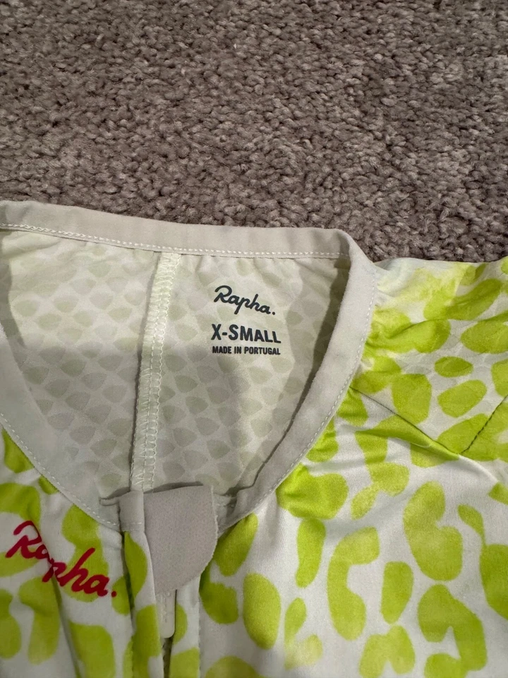 Camiseta deportiva y baberos cargo Rapha Pro Team Amani Edition Aero para hombre talla XS Foto 3 de 4