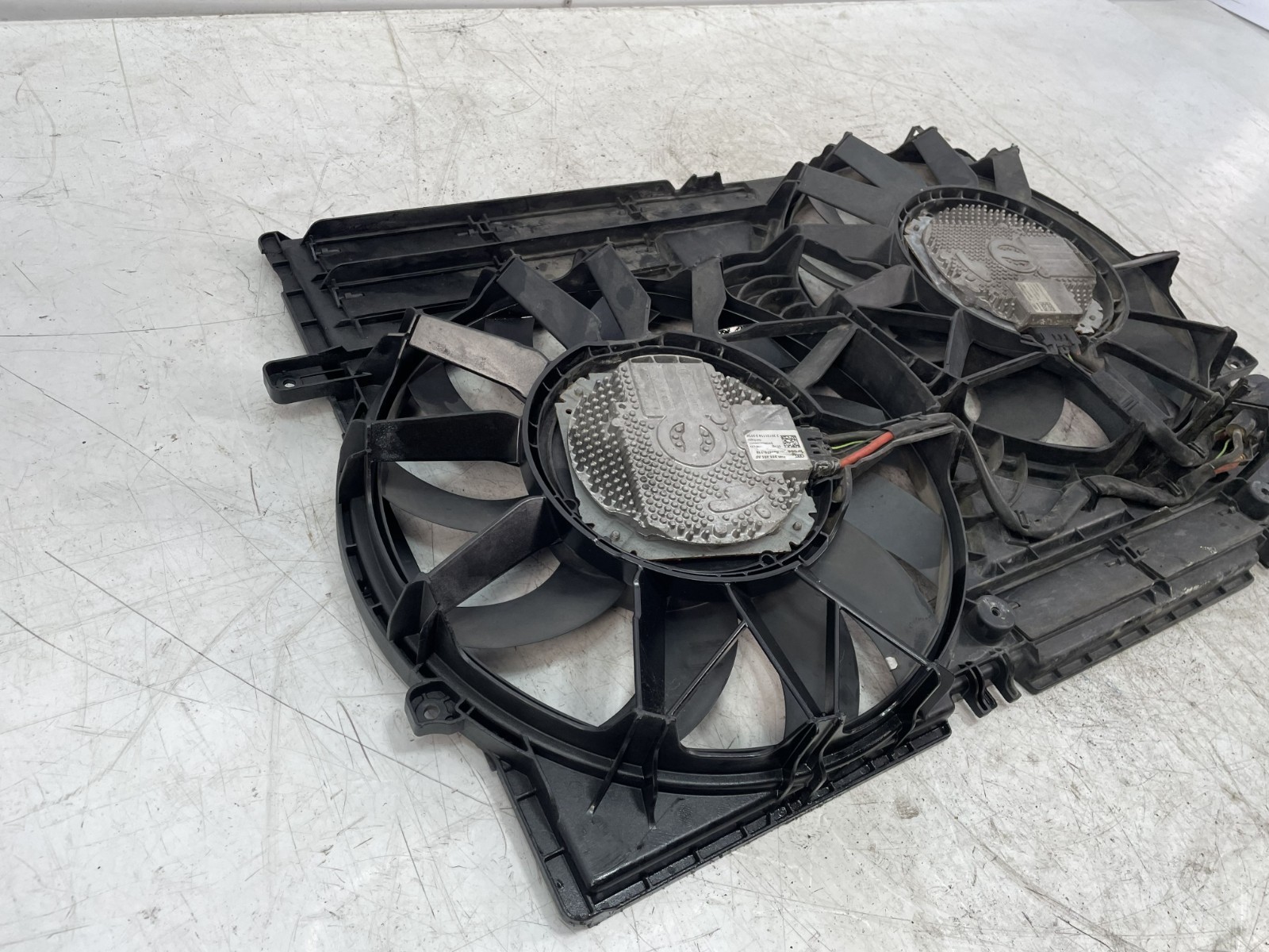 ✅ 13-17 OEM Bentley Continental GT 4.0L Radiator Cooling Fan Motor Assembly