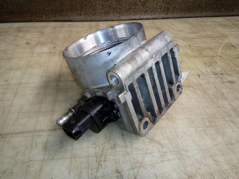 Adaptador de filtro de aceite de 2008 RAM2500 6,7 L turbo diésel 5249521 Foto 2 de 4