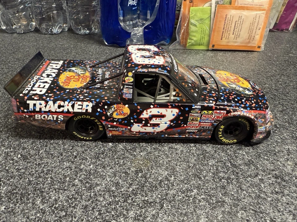 Austin Dillon #3 2010 Iowa First Truck Win Bass Pro 1/24 Diecast *Sin caja* Foto 4 de 4