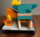 VTG  Fisher Price Little People Lift And Load Depot #942, 1976 Working Play set