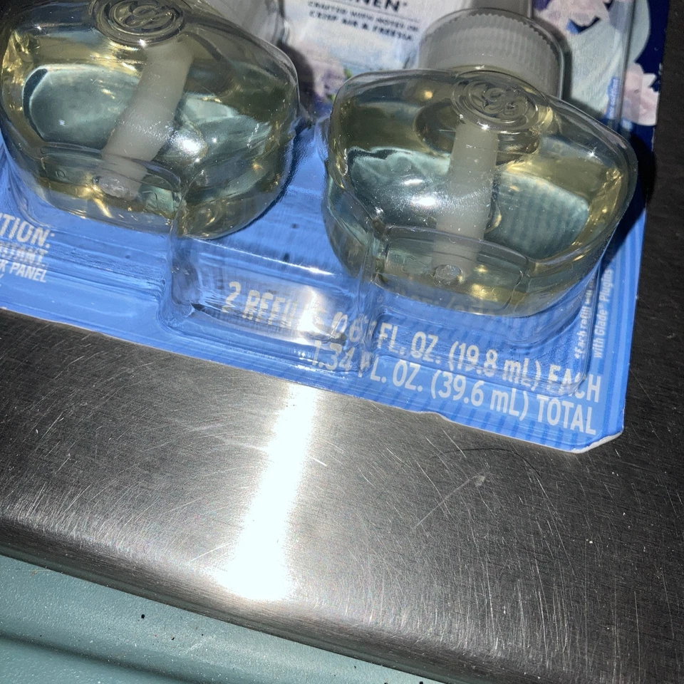 Glade Plug-Ins Scented Oil refill pack  CLEAN LINEN - Image 3 of 4