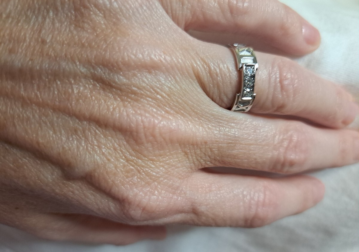 Tiffany & Co Atlas Vintage 3 Brilliant Cut Diamond Ring Size