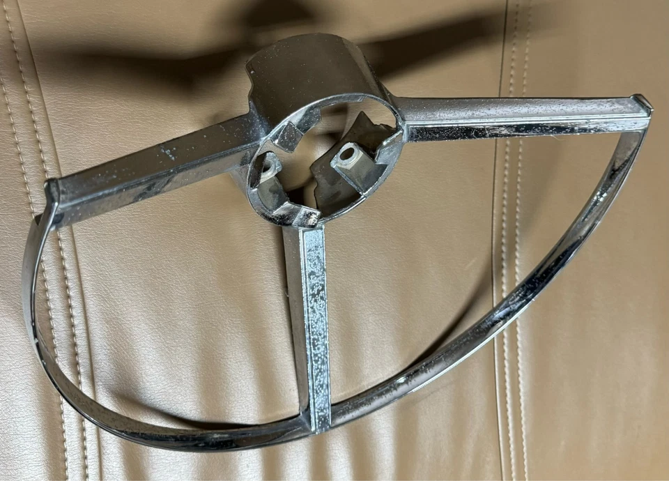 Chrysler Newport 1965 volante 3 radios anillo de bocina 2530217 usado OEM 65 Foto 3 de 4