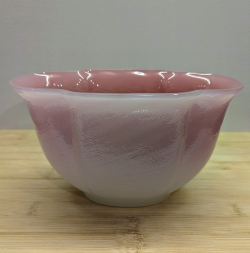 WOW! Vintage (maybe Antique) Pink PEKING GLASS Lobe Shaped Bowl Soft Pink White - Picture 3 of 19