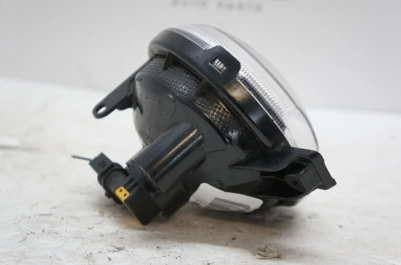 Chevrolet Trax 2015 pasajero delantero derecho luz antiniebla 94551773 OEM Foto 3 de 4