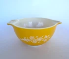 Small Yellow / Gold Pyrex Mixing Bowl Flowers