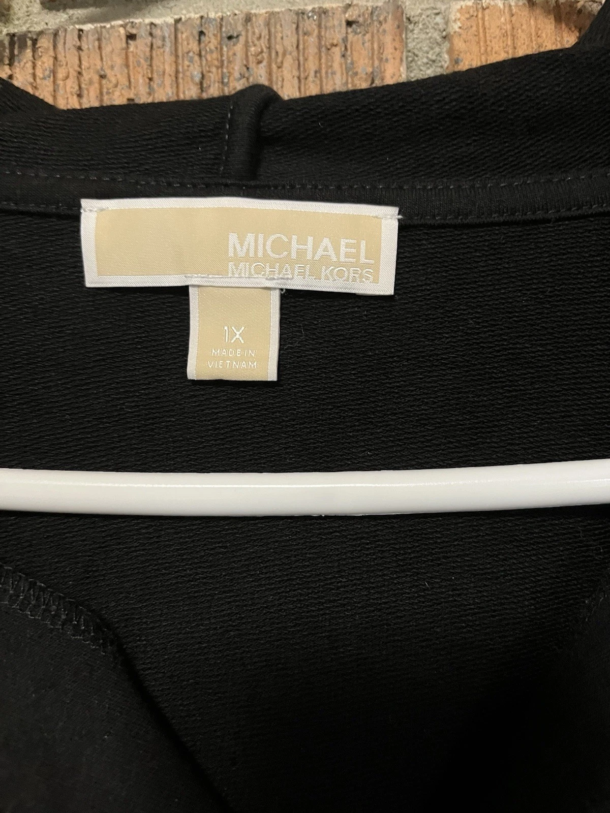 Felpa Michael Kors nera con cappuccio e logo MK borchie oro taglia 1X nuova con etichetta