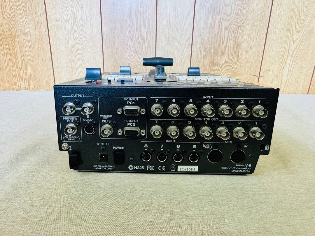 Roland V-8 Video Mixer Edirol 8-Channel Visual Sampler VJ