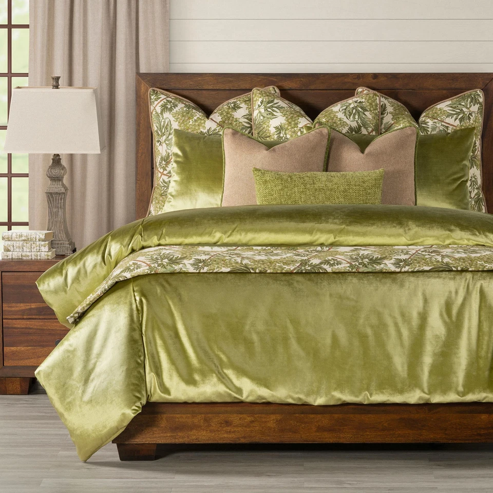 Smithsonian Cheers Luxury Velvet Duvet Set - Image 2 of 4