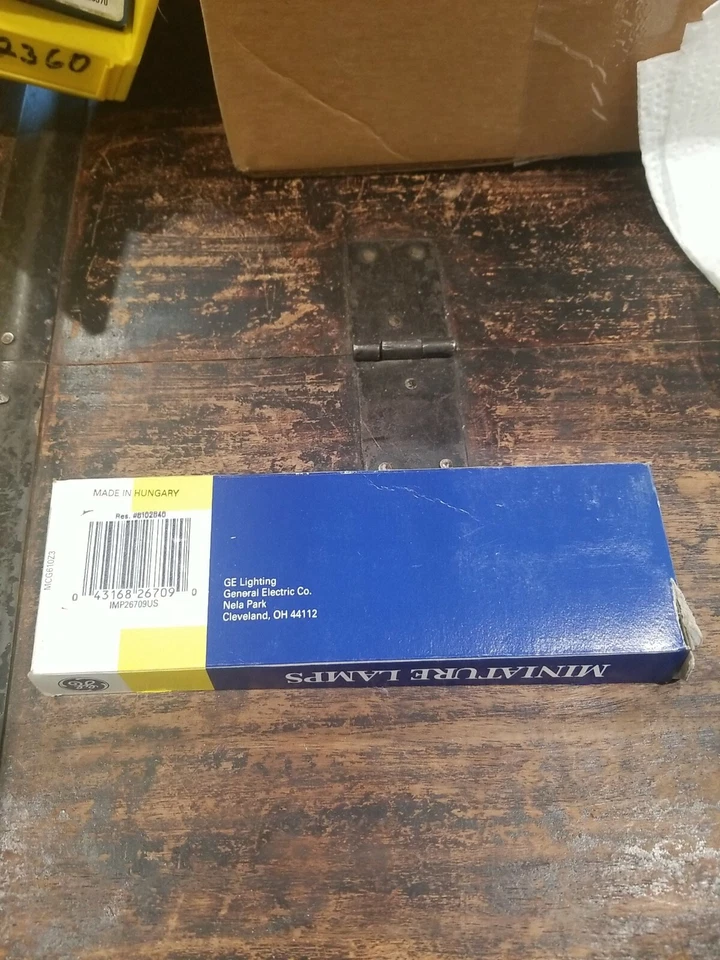 GE MINIATURE LAMP PACK WITH 10 PIECES PART # 1003 , 12w 12.8v B6 - Image 2 of 3