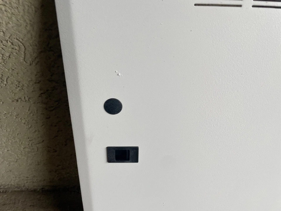 47605-21S 21 дюйм вентилируемая первоклассная навесная структурированная мультимедийная дверь, белая - Изображение 2 из 4