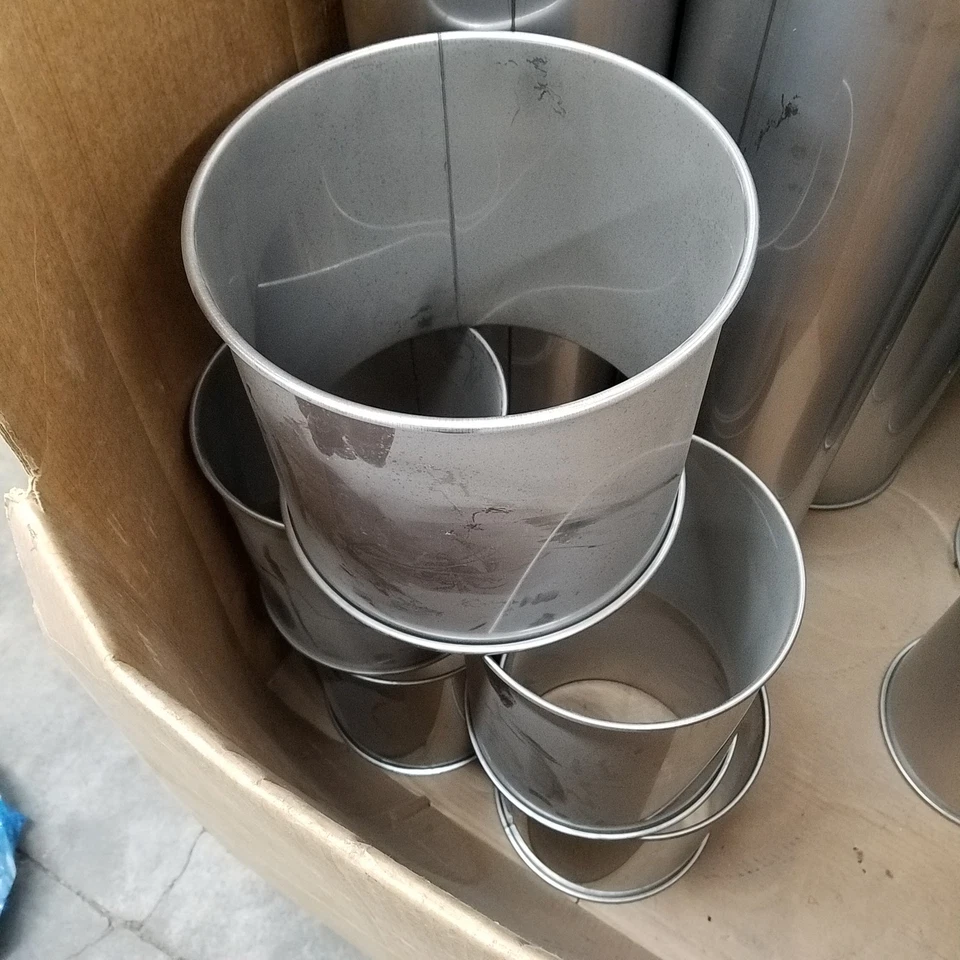 Lote de conductos rígidos de acero inoxidable. Las tallas incluyen son de 10" y 12" de diámetro. - USADO Foto 2 de 4